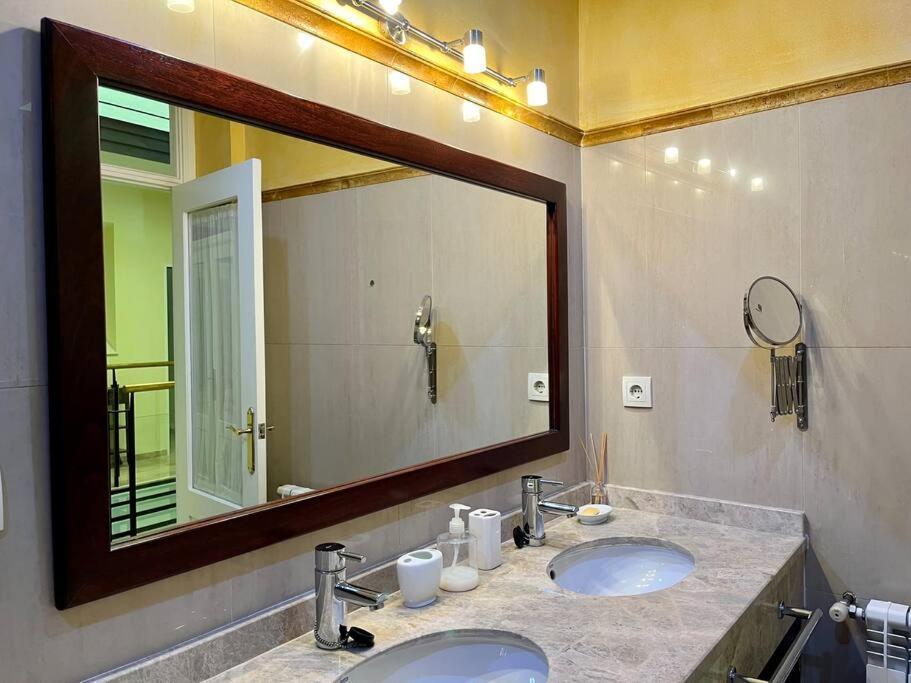 Apartamento Suite Alameda De Hercules Sevilha Exterior foto